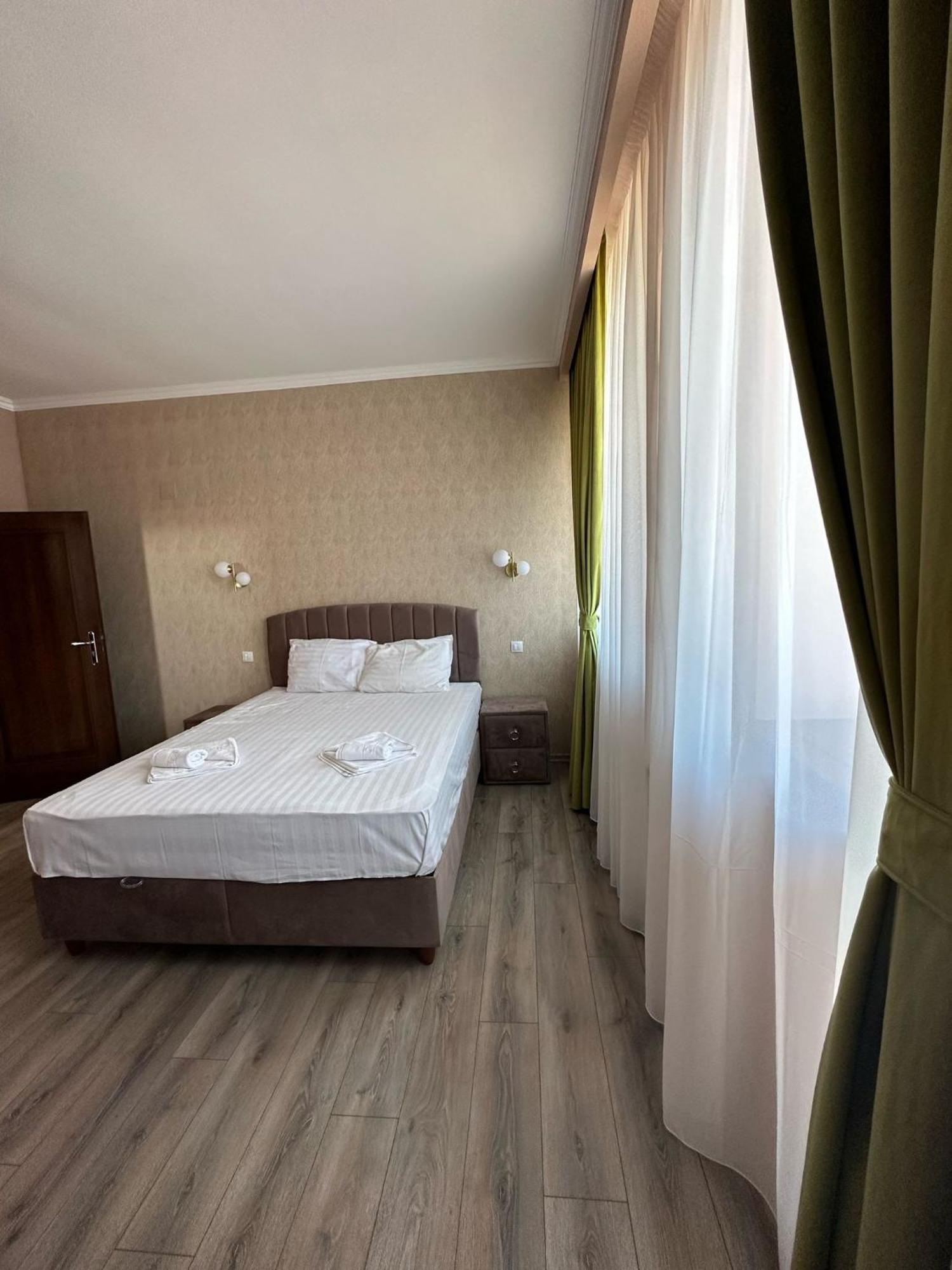 Coliseum Hotel Calafat Kültér fotó