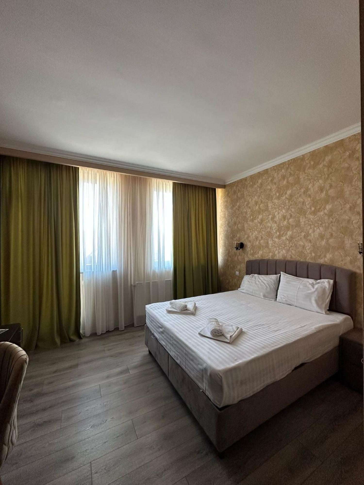 Coliseum Hotel Calafat Kültér fotó