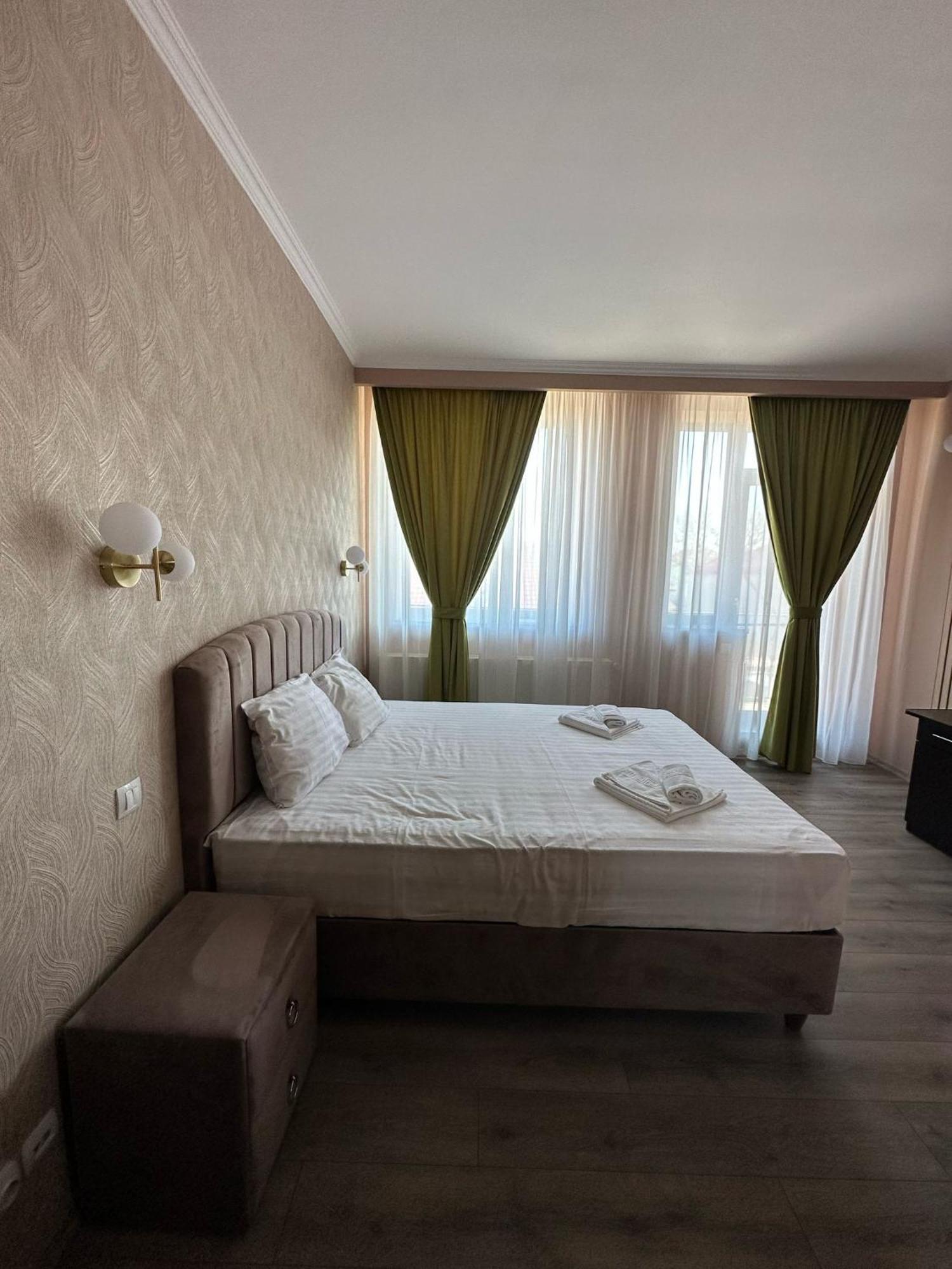 Coliseum Hotel Calafat Kültér fotó